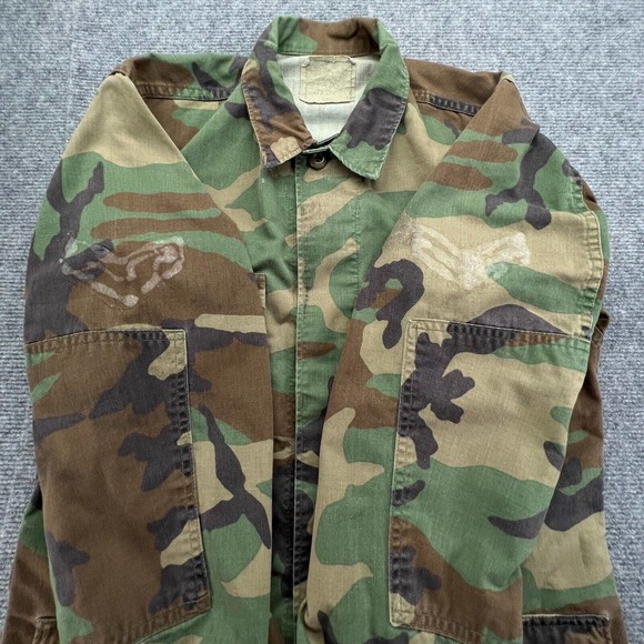 Vtg Distressed Military Woodland Camo Combat Field Jacket Mens Small Regular BDU - Picture 6 of 13